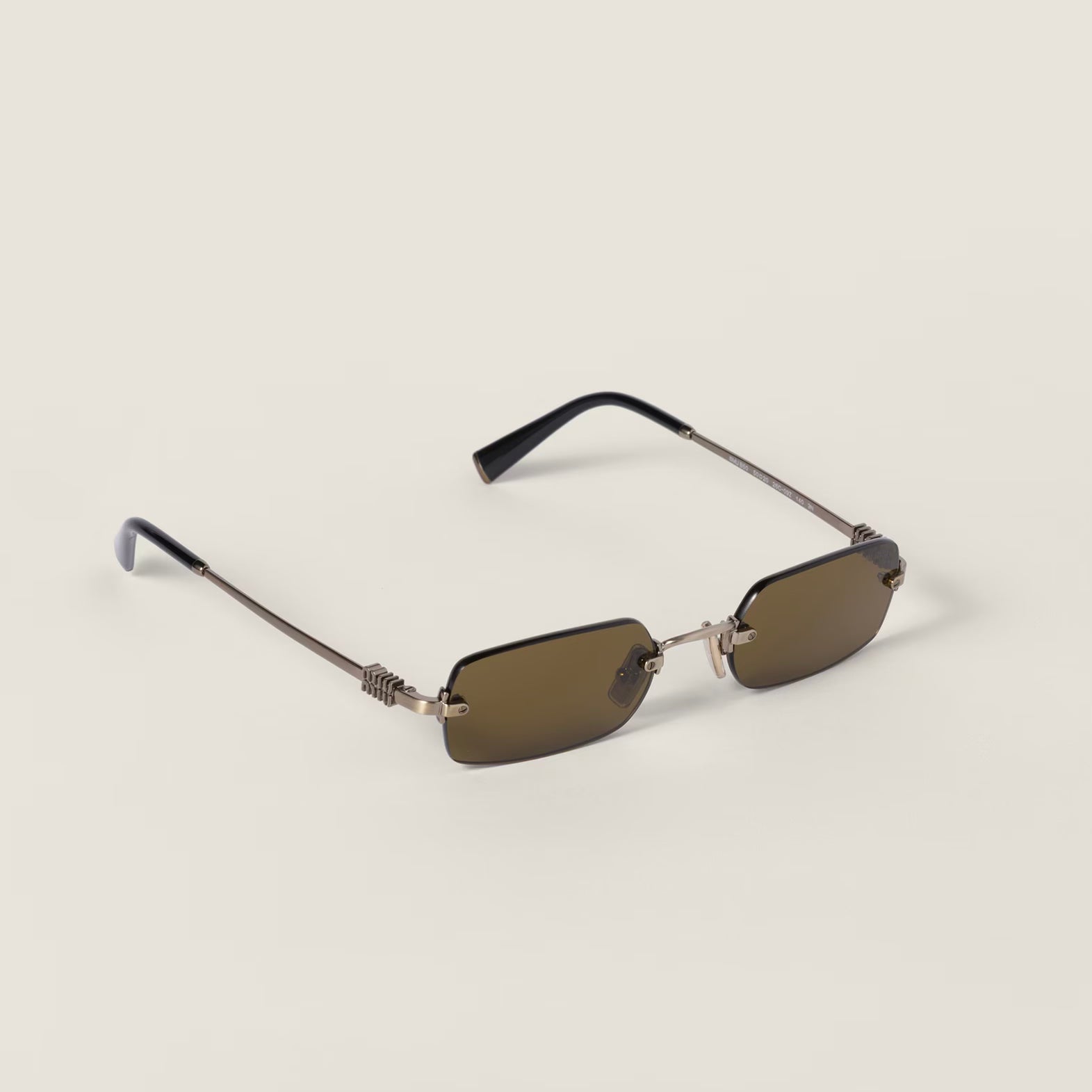 MI-MU Lunettes de soleil de la collection Eyewear v2 - vue 1